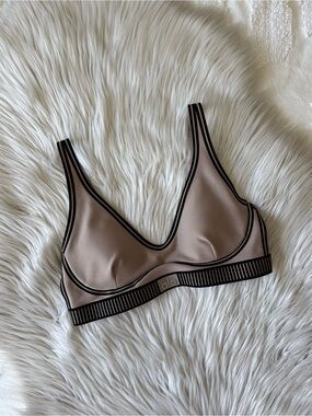 ALO Yoga Airlift Line Up Bra